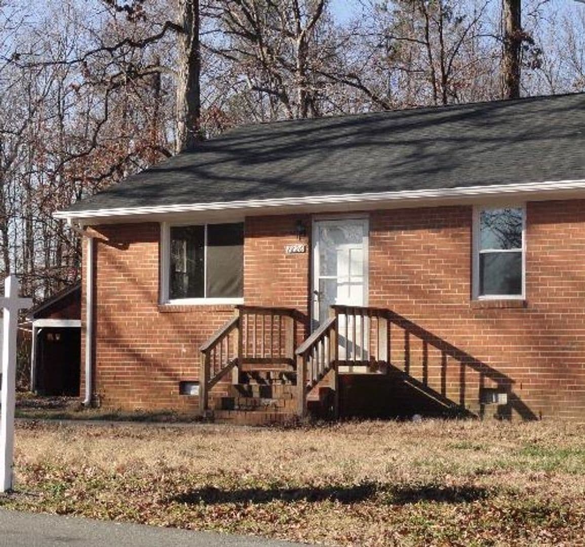 7826 Senate St. , N. Chesterfield, VA 23237