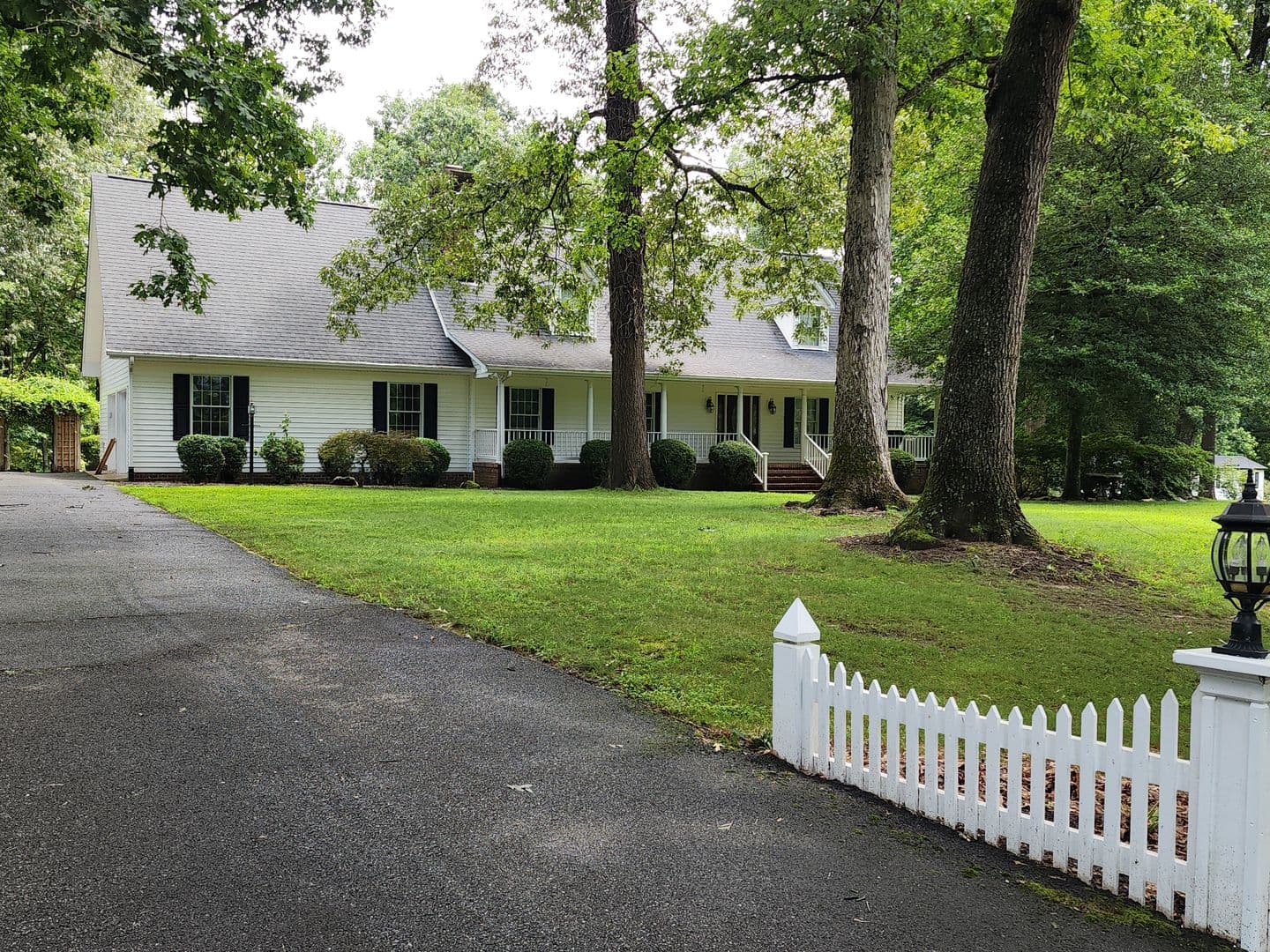 6801 N Hairpin Dr, Quinton, VA 23141